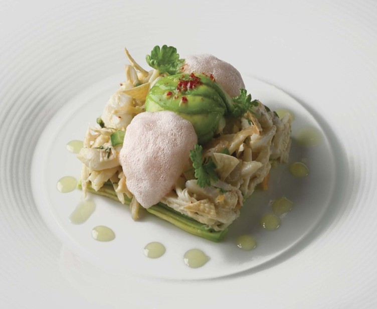 14-سالاد سینگو آبی با آووکادو، گریپ فروت، ترخون و کریسپی فاریناتا