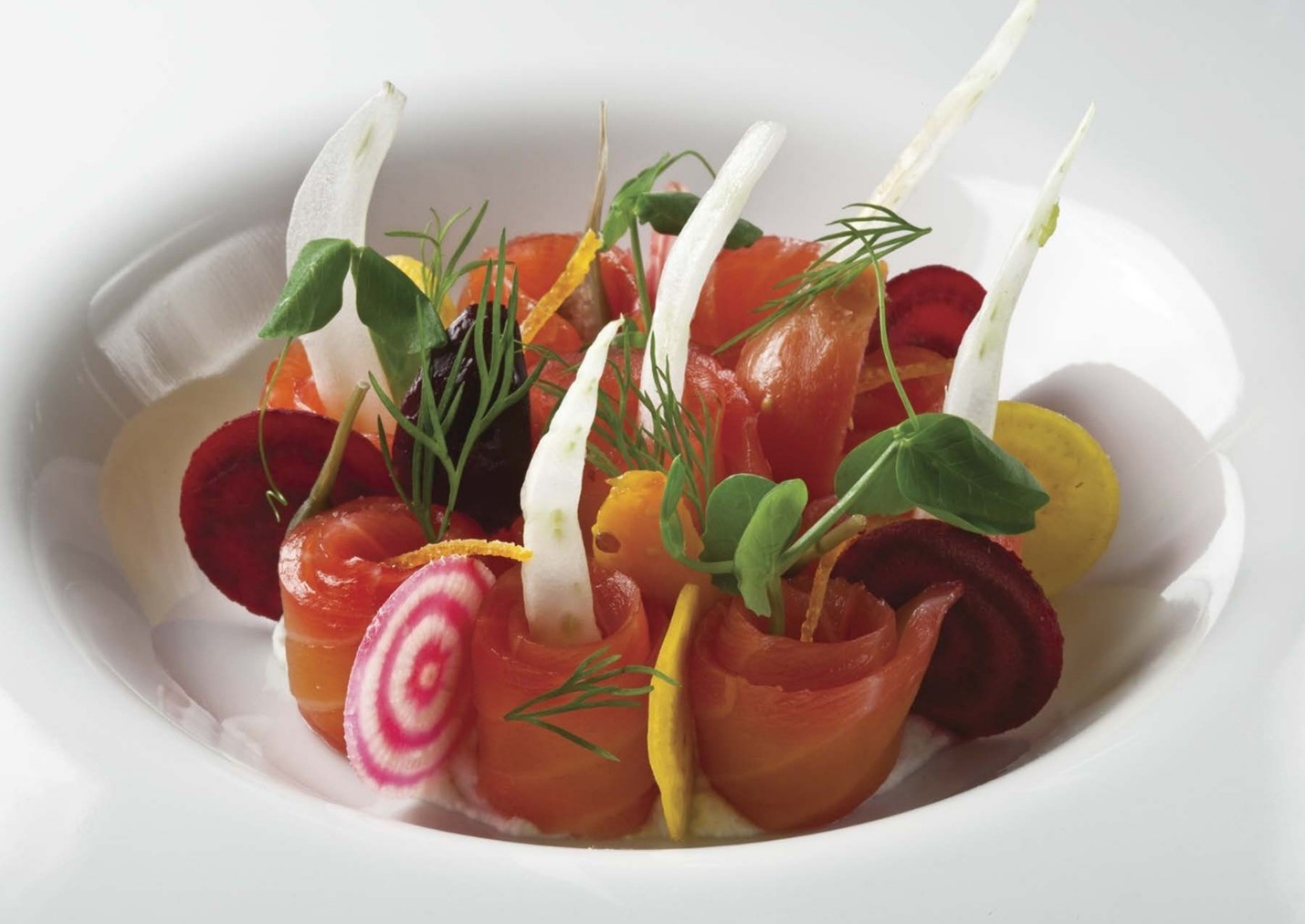 31-سالمون آغشته شده با چغندر و کرم ترب کوهی و پرتقال قندی