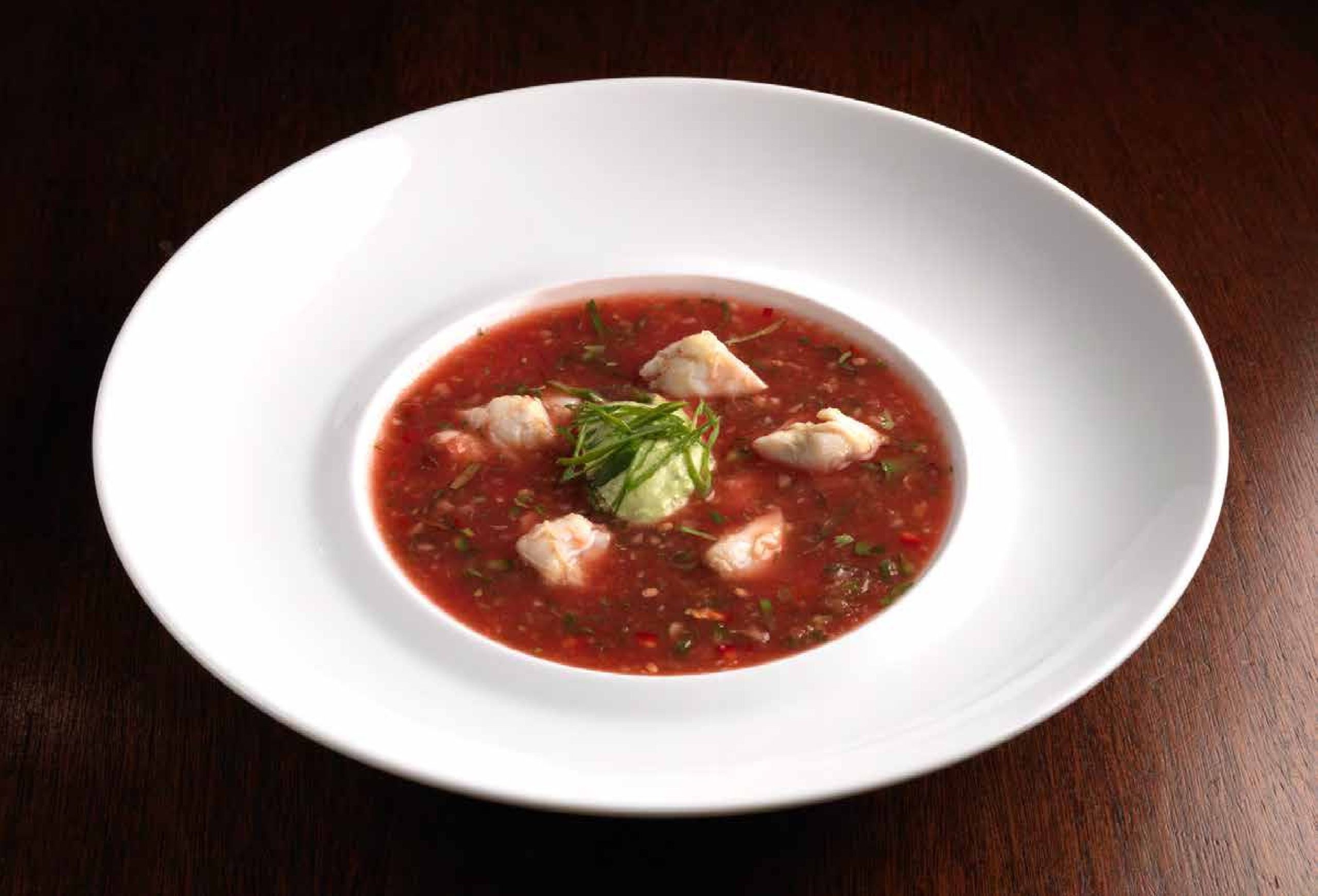 100-گازپاچوی هندوانه با گوشت شاه میگو آب شیرین و ماست آووکادو  (Watermelon Gazpacho with Lump Crab Meat and Avocado Yogurt)