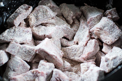 آردپاشی مواد اولیه برای خورش (Flouring Ingredients for a Stew)