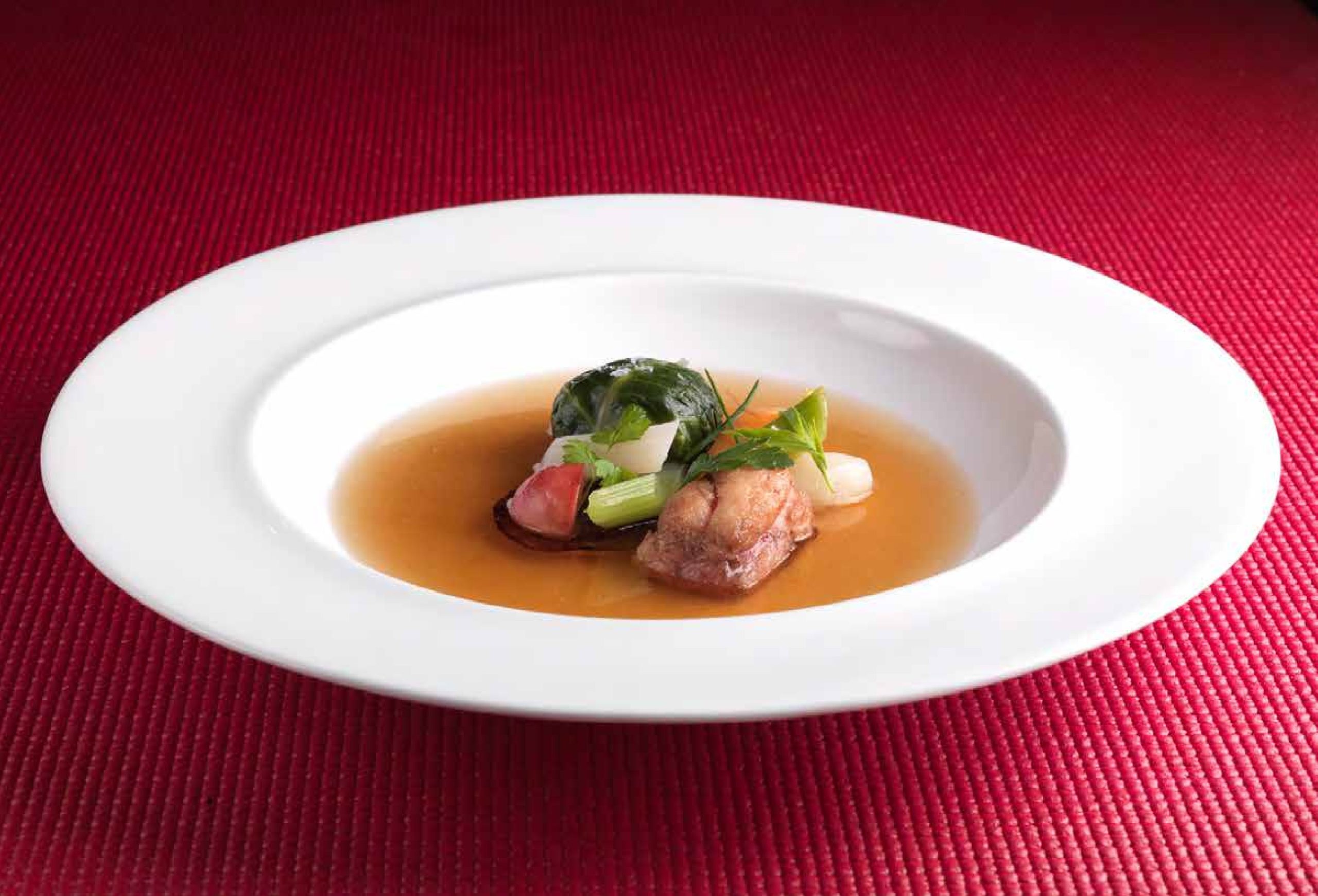 5-کنسومه گوشت گاو، شو فارسی، گوشت بریز شده و مغز استخوان Beef Consommé, Chou Farci, Braised Flatiron and Bone Marrow