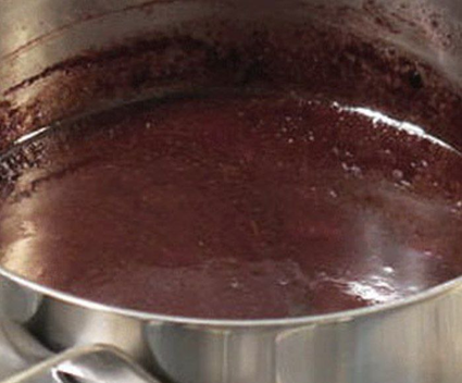 32-سس گرند-ونور (Sauce Grand-Veneur – Cream-Finished Sauce Poivrade)