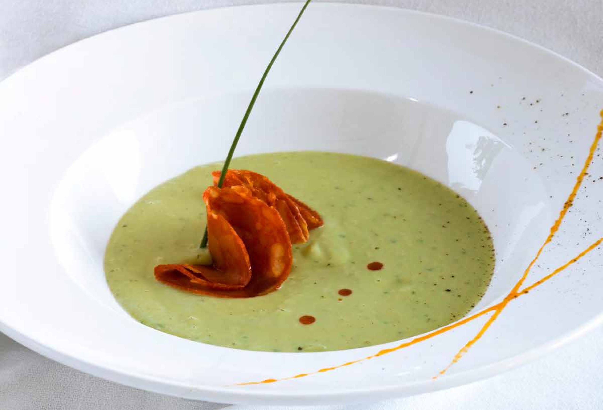 29-سوپ آووکادو سرد با کارپاچیو چوریزو Cold Avocado Soup with Chorizo Carpaccio