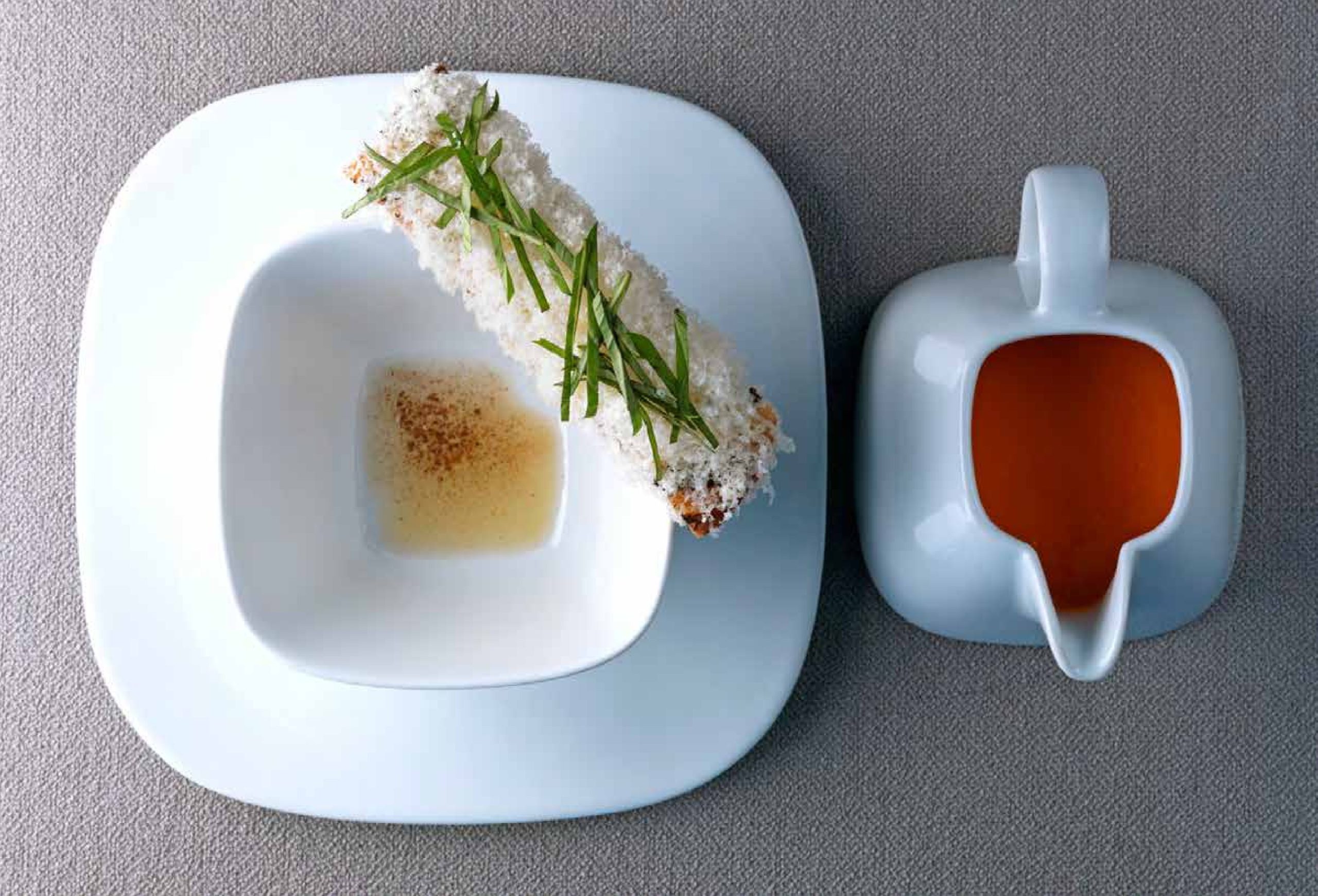 32-سوپ خامه‌ای گوجه‌فرنگی با نان ساوردو گریل‌شده  Cream of Tomato Soup with Grilled Sourdough