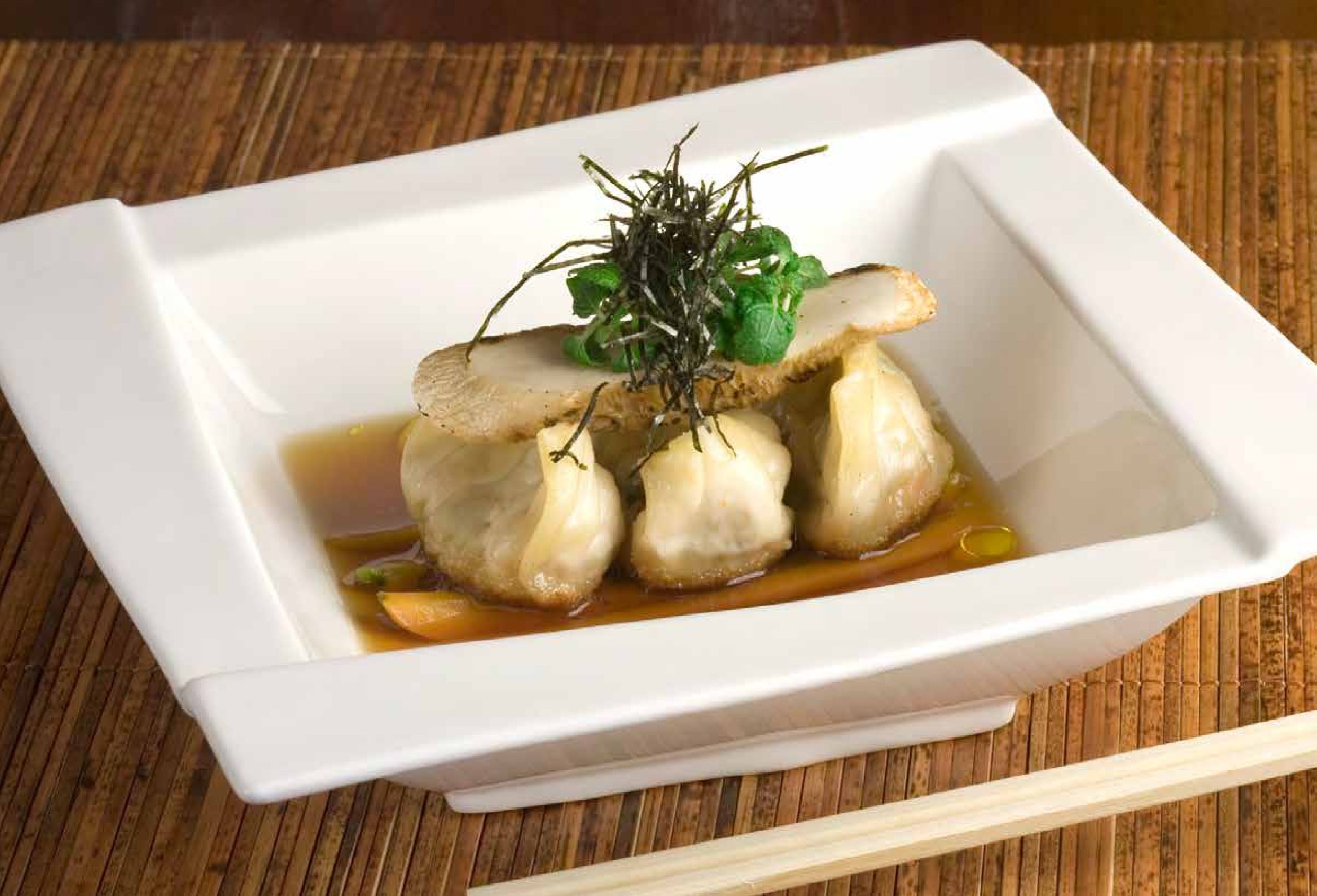 78-سوپ گیوزا با گوشت حیوان وحشی و زنجبیل سرخ‌شده (Seared Gingered Wild Meat Gyoza Soup)