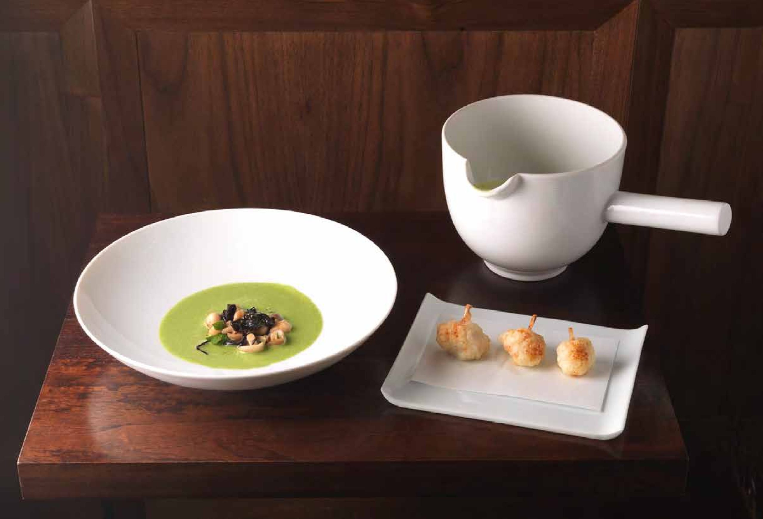 4-سوپ رازیانه و جعفری با ران اردک و اسپومای سیر شیرین (Fennel & Parsley Soup with Duck Legs and Sweet Garlic Espuma)