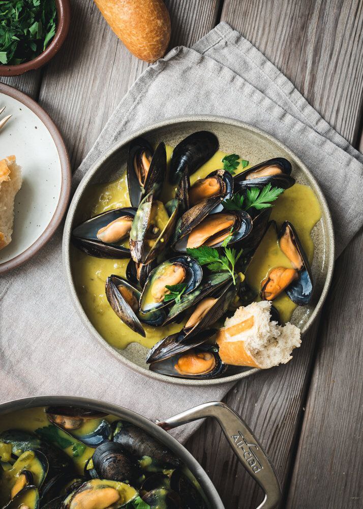 68-پروانس سیاه با زعفران و خامه  La Mouclade Vendéenne