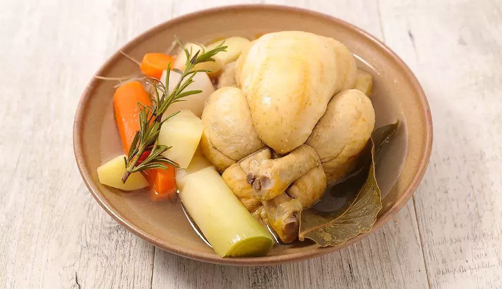 85-پول او پو – خوراک مرغ شکم‌پر به سبک سنتی گاسکونی   Poule-au-Pot – Traditional Stuffed Chicken Stew