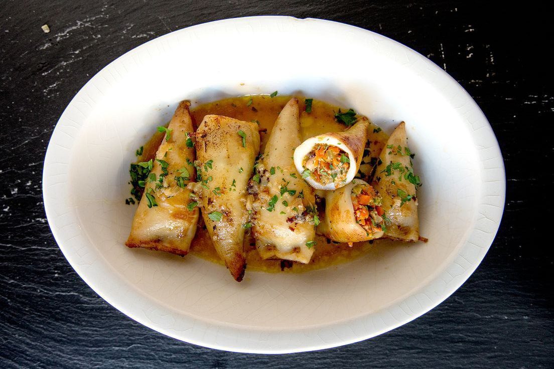 76-کالاماری شکم‌پر به سبک مدیترانه‌ای  Encornets Farcis – Stuffed Squid