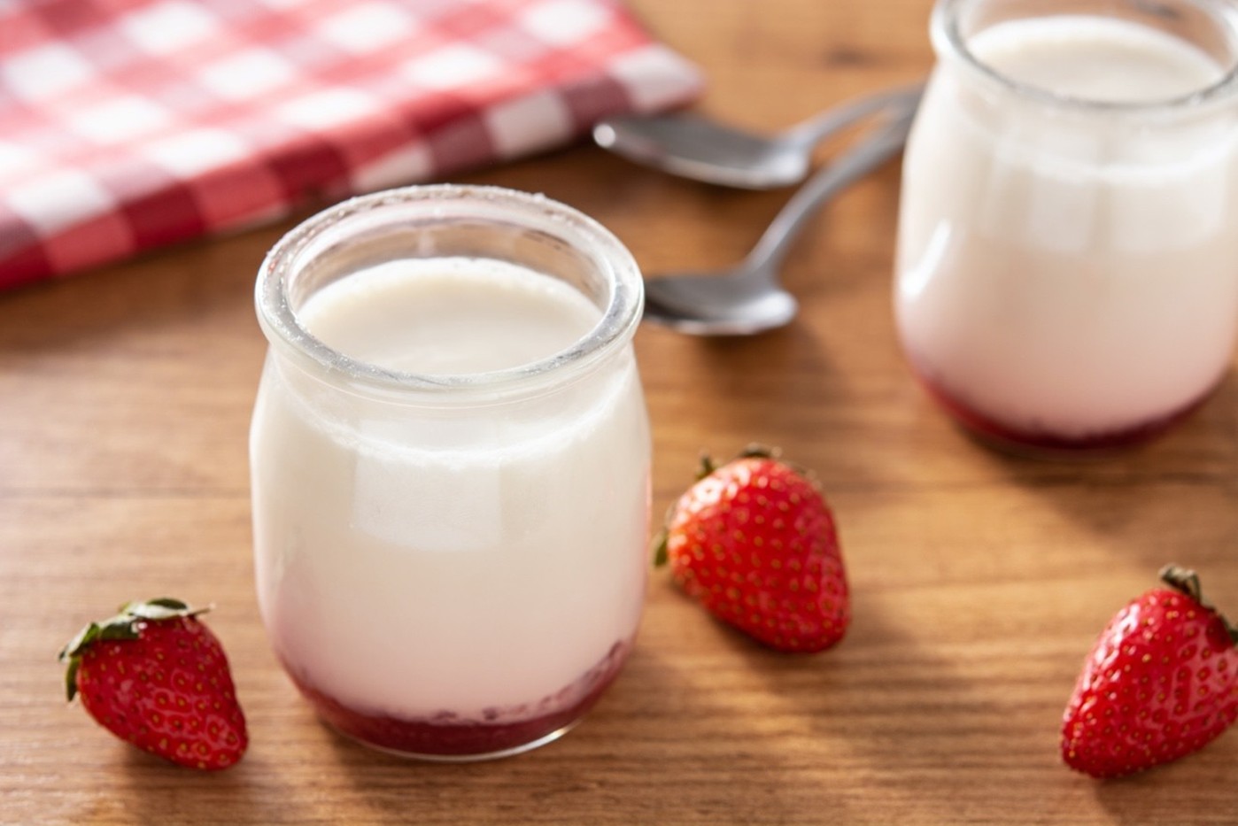 پانا‌کوتای توت‌فرنگی و لیمو ترش